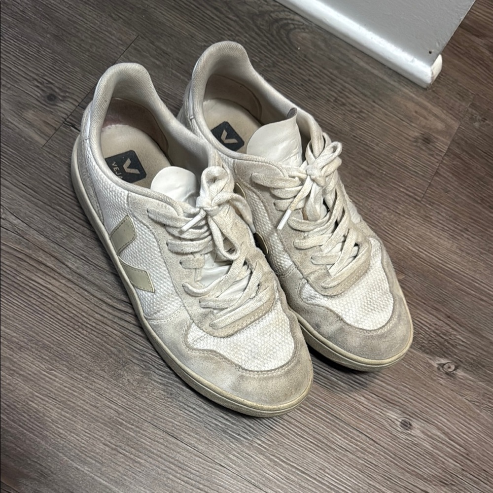 Veja Off-White/Tan Casual Sneakers